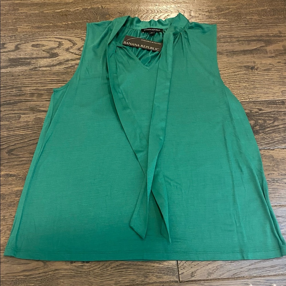 Banana Republic Women’s Green Sleeveless Blouse
